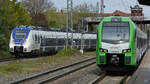 Der Abellio-Triebzug 3429 003 ist hier bei der Ankunft im Wuppertal-Unterbarmen zu sehen, dahinter befuhr Triebzug 869 von National Express das Ferngleis in Richtung Wuppertal Hauptbahnhof.