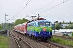 111 074 kommt mit dem RB48 Ersatzzug aus Köln durch Wuppertal Sonnburn gefahren.

Wuppertal 29.04.2022