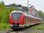 Der Elektrotriebzug 1440 326-5 ist hier Ende April 2022 bei der Ankunft in Wuppertal-Barmen zu sehen.