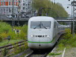 ICE2 808 003, so gesehen Ende April 2022 bei der Durchfahrt in Wuppertal-Barmen.