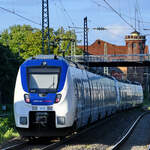 Mitte August 2023 war in Wuppertal-Unterbarmen der National Express-Elektrotriebzug 874 bei der Durchfahrt zu sehen.