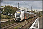 RRX Triebzug 462032 nach Aachen fährt hier am 18.10.2023 um 17.53 Uhr in Wuppertal - Oberbarmen ein.