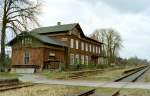 Der Bahnhof Wulfsen an der Strecke Lneburg–Buchholz (Nordheide) am 26.03.1995; der Personenverkehr endete am 26.09.1981, der Gterverkehr wurde am 01.05.1989 eingestellt.