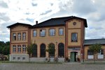 Im ehemaligen Bahnhofsgebäude Altlandsberg befindet sich heute ein Bistro.