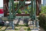 Erhhung Fugngersteg in Biberach (Ri) / (|||) - Detailaufnahme von einer erhhten Sttze des ber die Bahnlinie Ulm - Friedrichshafen fhrenden Steges (01.07.2019).