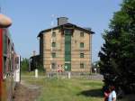 Sonderzug (DPE 88547) des Vereins Lbecker Verkehrsfreunde -VLV-  am Bahnsteig im Bahnhof Sternberg/Meckl., rechts der Speicher, 31.05.2008