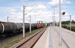 Blick auf den Bahnsteig des Haltepunktes Merzenich an der Kbs 480 Kln-Aachen. Hier am ehemaligen Abzweig der Strecke nach Elsdorf und Grevenbroich baute man im Rahmen des Ausbaus der Strecke fr den Thalys und der ICE3 und der neuen S-Bahn diesen Haltepunkt. Das Foto entstand am 17.Juni 2012