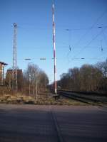 Rot-Weie Handkurbel Schranke in Sassnitz am 24.02.2012