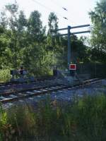 Prellböcke und Fahrleitungsendmast in der Binzer Abstellanlage am 21.Juli 2013.