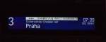 07:09 Uhr  der Nikolaussonderzug  nach Prag wird  am Bahnsteig 3  in Ruhland angezeigt.