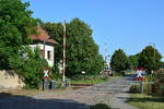 Blick auf den Bahnübergang Schulstraße in Blumenberg.