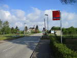 An der Station Sukow(Strecke Schwerin-Parchim)liegt dieser Bahnübergang.Aufnahme vom 02.Mai 2020.