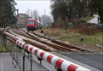 Geschlossene Schranken - 

... am Bahnübergang beim Bahnhof Überlingen Therme.

09.02.2018 (M)