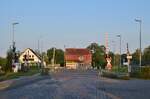 Blick auf den Bahnübergang Trebbiner Straße in Blankenfelde Mahlow.