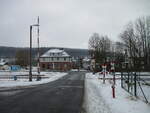 Bahnübergang in Veilsdorf(Strecke Meiningen-Sonneberg)am 19.Januar 2024.