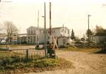 In Putbus an der Ausfahrt Richtung Lauterbach stand noch 1996 diese kleine Schrankenbude die damals noch von Schrankenwrtern besetzt war.Einige Jahre spter wurde diese Schrankenbude durch einen