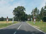 Bahnübergang bei Utzedel(Strecke Stralsund-Neustrelitz),am 20.Juli 2014,über das ein Anschlußgleis in den Wald führt