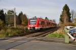 620 025 auf der Eifelbahn in Fischenich gen Euskirchen fahren am Bahnübergang Schmitterstraße.