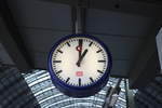 Bahnhofsuhr mit alten DB Logo am 01.12.18 in Frankfurt am Main Hbf 