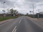 Bahnübergang an der Station Schönelinde(Heidekrautbahn)am 08.April 2017.Rechts die Station.