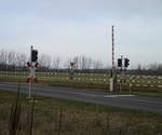 Die Bundesstraße 198 überquert in Mirow die Bahnstrecke Neustrelitz-Mirow.Aufnahme vom 24.November 2020.