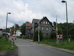 Bahnübergang,an der Ausfahrt nach Suhl und Schmiedefeld,in Schleusingen am 31.August 2021.