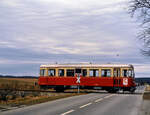 Fuchs-Triebwagen auf der WEG-Nebenbahn Amstetten-Gerstetten (Bahnhof Waldhausen?).
Datum: 01.04.1985