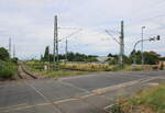 Der Bahn�bergang am Km 64.2 der KBS 595, am 07.07.2026 in Erfurt Ost.