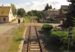 Ein Bahnbergang an der KBS 257 nach Wrlitz neben dem Hp Dessau Waldersee, aus dem Oberdeck des DVE 670 004 fotografiert; 14.09.2011