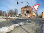 Der Bahnbergang ist in Schwarzebach/Saale und kurz darauf folgt der Bahnhof. 24.03.13.