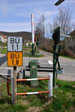 Schilder am BÜ Neuer Weg-Nord in Eberbach.