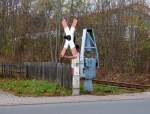 Abgesgte DDR-Halbschranke in Roleben unweit des Bahnhofes 16.11.2013