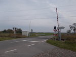 Bahnübergang in Sternfeld(Strecke Stralsund-Neustrelitz)am 14.Oktober 2016.