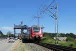 RE 9 nach Stralsund hat die Rügenbrücke verlassen.