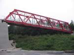 22.08.05,Gelsenkirchen,wieder eingebaute Brcke der Erzbahntrasse Bochum-Gelsenkirchen.Leider dient die Trasse und Brcke heute nur noch als Radweg.Die Brcke berspannt hier die DB-Hauptstrecke