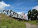 Blick von Sdwesten auf die imposante Elbbrcke bei Lutherstadt Wittenberg, 01.08.07.