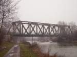 Eine Eisenbahnbrcke ber ein Zweigkanal bei Letter.Fotografiert am 25.03.2009