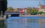 Groer Grenzverkehr mit einer 185 auf der Rheinbrcke in Konstanz.