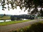 Riegel am Kaiserstuhl, die Stahlbogenbrcke ber den Leopoldskanal verbindet die Rheintalbahn mit der Kaiserstuhlbahn,  Sept.2009