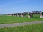 Die 1873 erbaute Brcke ber die Elbe bei Dmitz war seinerzeit mit fast 1.000 m die lngste Eisenbahnbrcke Deutschlands.