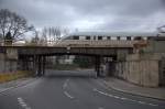 Am 02.04.12 passiert der ICE  Andernach  aus Leipzig kommend  die alte   genietete Stahlbrcke mit den guseisernen Sulen....