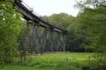 Das Viadukt bei  Knigsbrck, war nie allzuviel befahren, im Jahre 1957 gab es 5 Zugpaare  und etwas Nahgterverkehr, vielleicht auch Truppentransporte.