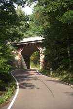 eine weiter typische Brcke der Weieritzbahn ber die K9072  27.09.2013 10:14 Uhr