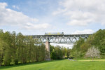 Ein Agilis-Regioshuttle (BR 650) überquert am 20.05.2016 den Röslau-Viadukt bei Thölau in Richtung Marktredwitz