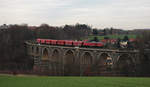 232 609-8 fährt am 18.12.2108, mit dem Leergips zum Heizkraftwerk Chemnitz Küchwald, über das Bahrebachviadukt in Wittgensdorf.