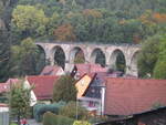 Von der Station Sonneberg West konnte ich,am 24.Oktober 2023,diesen Viadukt fotografieren.