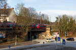 Die Eisenbahnbrücke in Bremerhaven Geestemünde zwischen den Straßen An der Mühle und Schiffdorfer Chausee. Sie befindet sich südlich kurz vor dem Hauptbahnhof Bremerhaven, welcher rechts im Bild kommen würde. Statusaufnahme am 26.12.25. Die Brücke und die angrenzende Böschung wird in nächster Zeit abgerissen und erneuert.
Eine Doppelgarnitur Br442 als Ersatzverkehr im Expresskreuz Bremen/Niedersachsen.