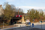 Die Eisenbahnbrücke in Bremerhaven Geestemünde zwischen den Straßen An der Mühle und Schiffdorfer Chausee. Sie befindet sich südlich kurz vor dem Hauptbahnhof Bremerhaven, welcher rechts im Bild kommen würde. Statusaufnahme am 26.12.25. Die Brücke und die angrenzende Böschung wird in nächster Zeit abgerissen und erneuert.
Ein Zug der WFL mit Baureihe 146 als Ersatzverkehr im Expresskreuz Bremen/Niedersachsen.