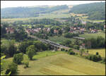 Ein S Bahn Triebzug der Reihe 1442 �berquert hier am 22.6.2026 um 15.36 Uhr die Saale bei Saaleck in Richtung Naumburg. Der Fotograf steht Am Burgberg unweit des L�wen Denkmals.