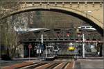 . Station unter Brücken - 

Stadtbahnhaltestelle  Nordbahnhof  an der U15 unter den Bahnbrücken. Oben der Gäubahnviadukt, dahinter die Brücken für die S-Bahn und die Fern- und Regionalbahnen. Die Gleise der Stadtbahn sind hier abgesenkt, die Bahnsteige reichen für doppelte Zuglänge. 

03.02.2008 (J)